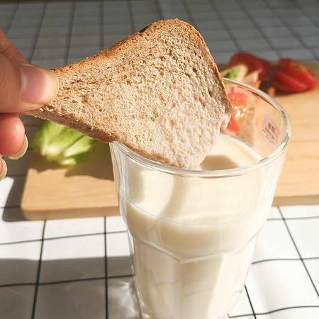 萌饱饱黑麦全麦面包 健身刷脂者的网红零嘴新宠